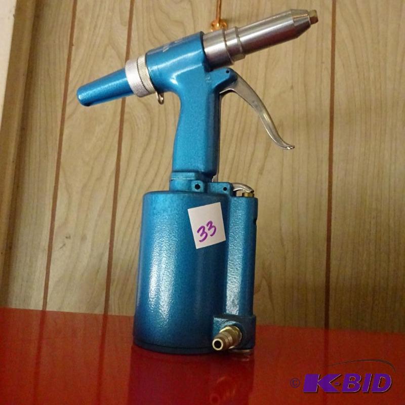 lot 33 image: Air powered Rivet Gun...