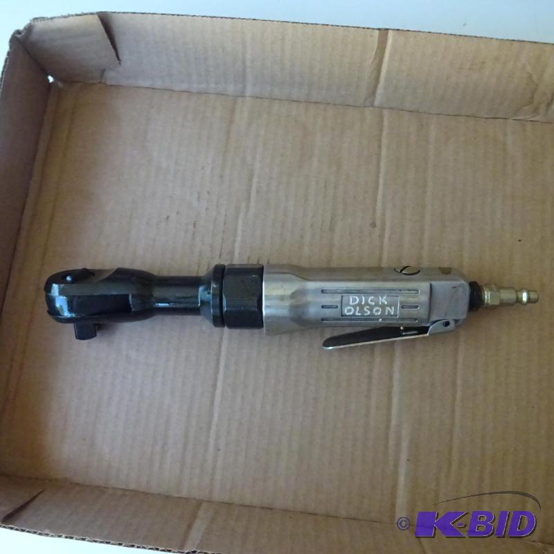 lot 332 image: 12 Drive Air Ratchet...