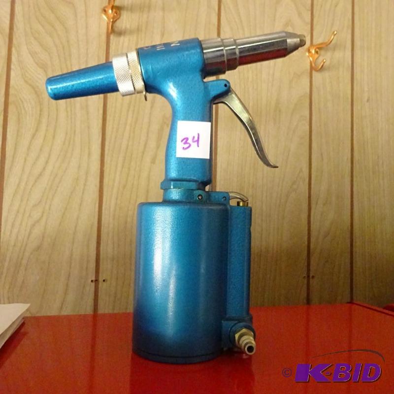 lot 34 image: Air powered Rivet Gun...