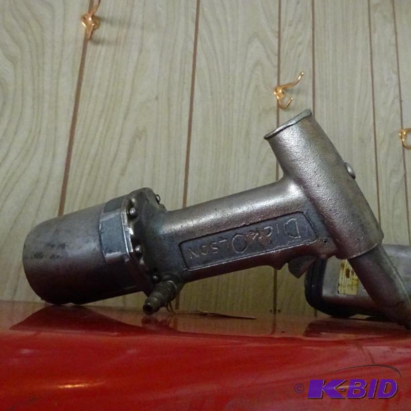 lot 36 image: Air rivet gun...