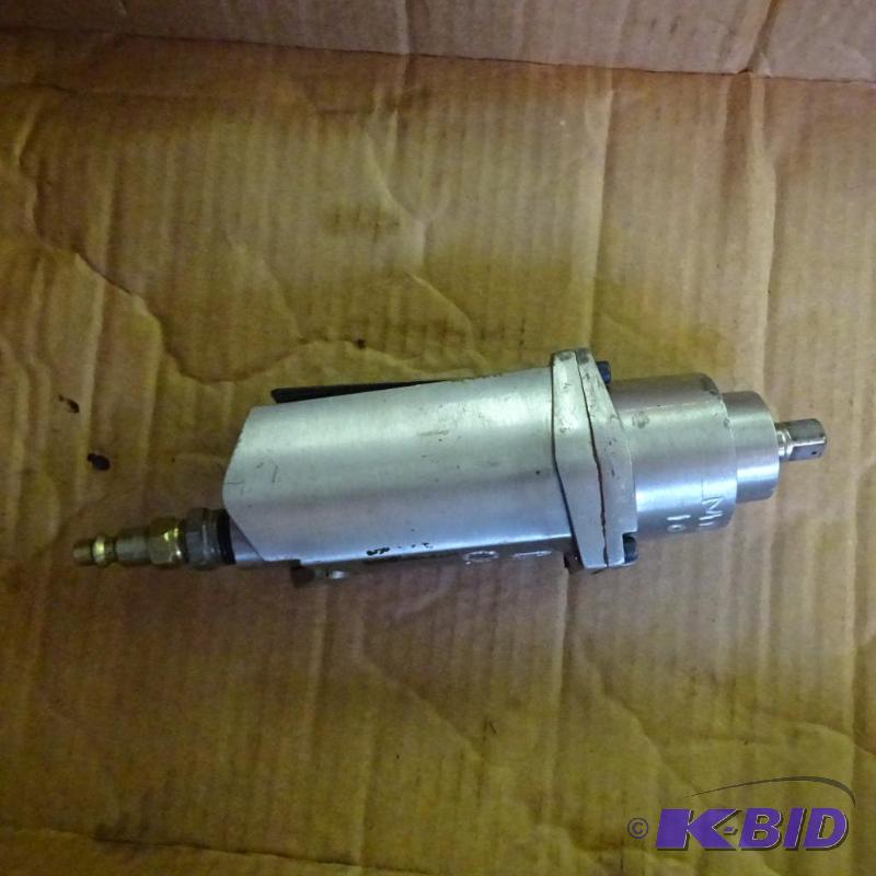 lot 384 image: 38 Air Butterfly Impact Wrench...