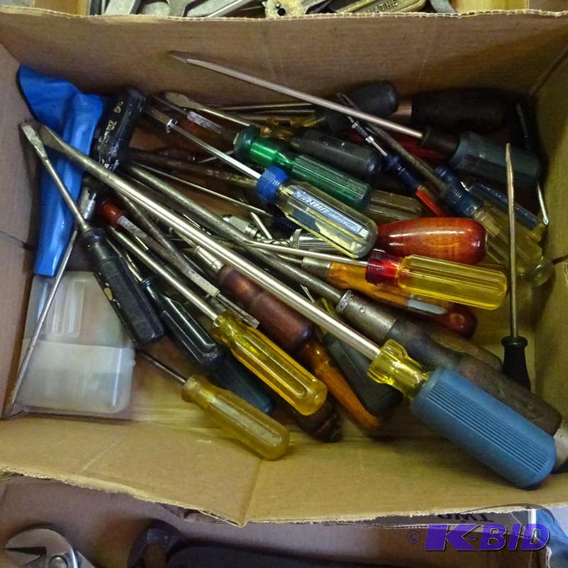 lot 403 image: Misc. Screw Drivers...