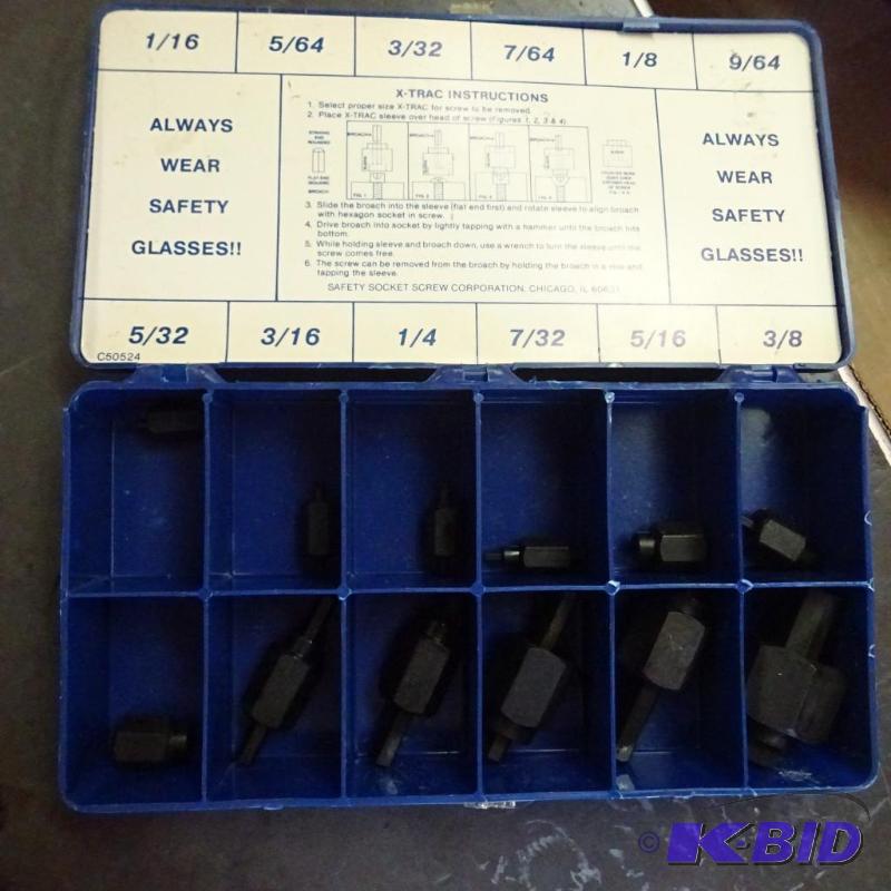 lot 420 image: X trac Screw Remover Set...