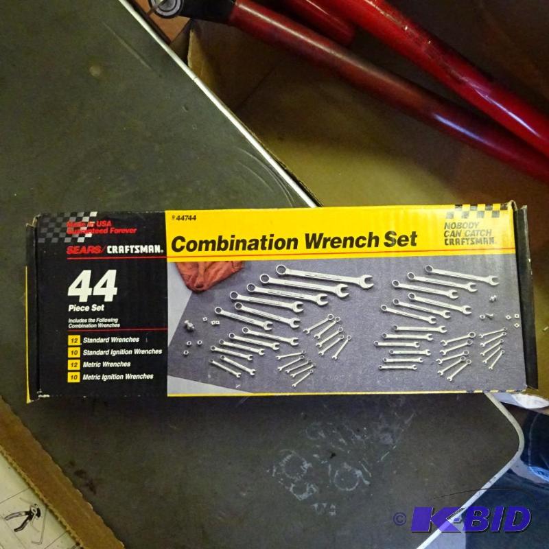 lot 421 image: Combination Wrench Set 44pc. -NEW...
