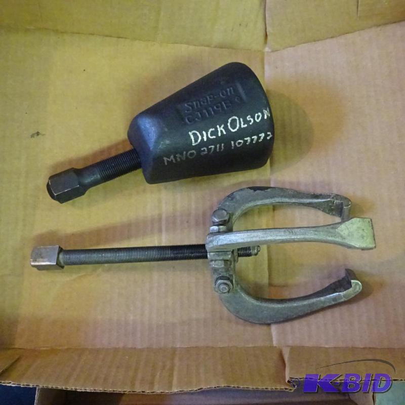 lot 423 image: 2-Pullers...