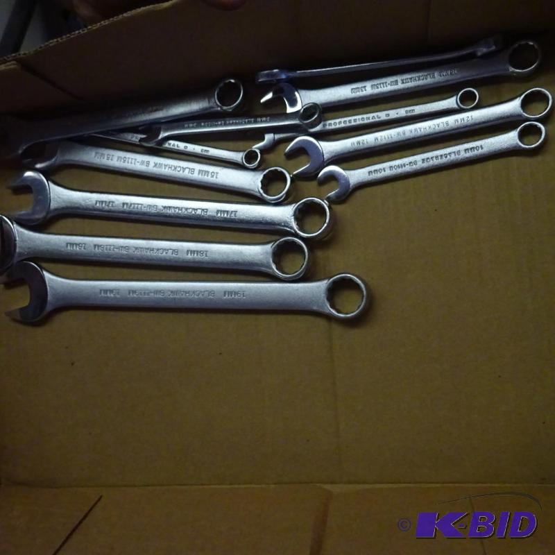 lot 426 image: Black Hawk Metric Wrenches...