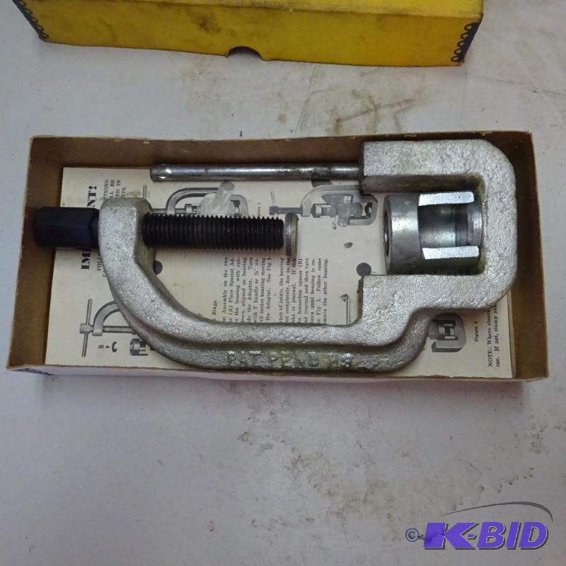 lot 461 image: U Joint Bearing Tool...