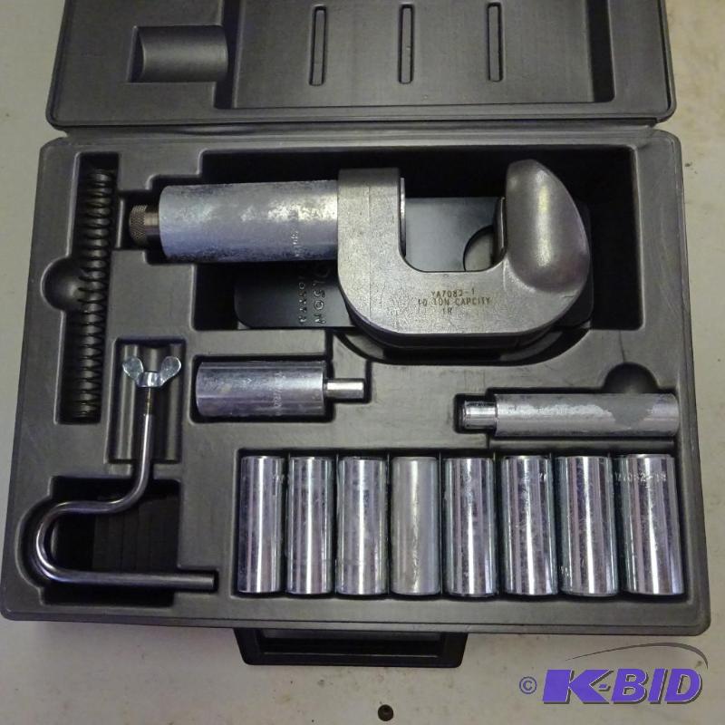 lot 463 image: Piston Pin Removing & Installing Set-Blue...