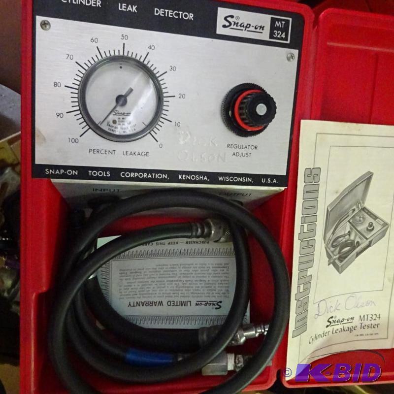 lot 48 image: Snap on MT 324 cylinder leak tester...