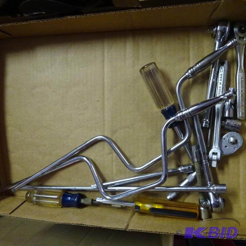 lot 53 image: Misc. 14 Drive Hand Tools. Craftsman and Sna...