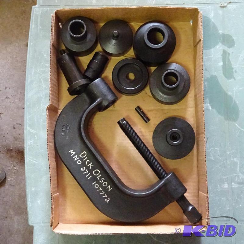 lot 68 image: Snap On Ball Joint Remover Installer Set. Loo...