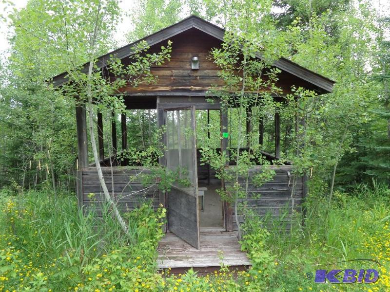 lot 10 image: Small Screen House Screens are missing from W...