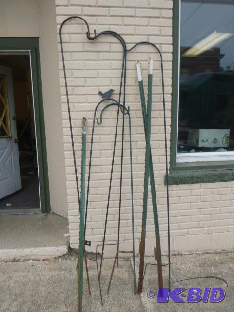 lot 11 image: 6 Shepards Hooks and 3 Fence Posts...