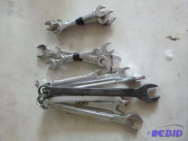 lot 127 image: 16 Wrenches Miscellaneous SAE and Metric...