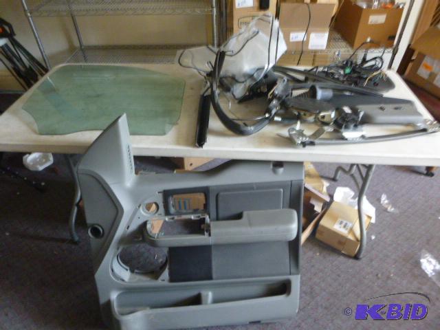 lot 130 image: Glass Window - Right Front Door Liner Fits 20...