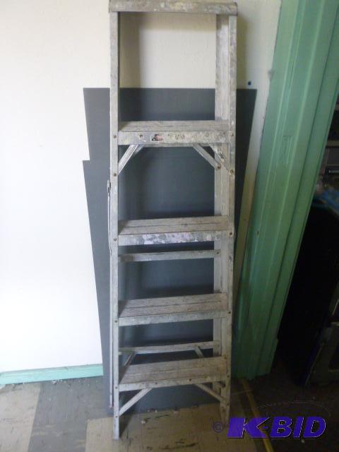 lot 132 image: 5 Aluminum Ladder...