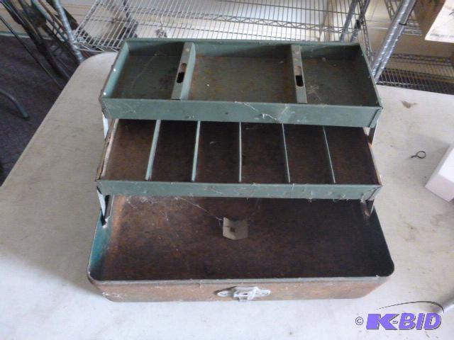 lot 147 image: Vintage Walton Grip Loc TackleTool Box...