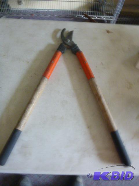 lot 149 image: Yard Pruner Has loose handles...