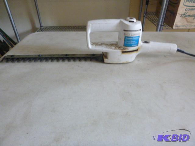 lot 153 image: JC Penneys Garden Trimmer Tested and works....