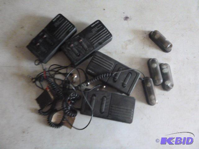 lot 163 image: 4 Radio Shack FM Transceivers TRC-508 - Voice...