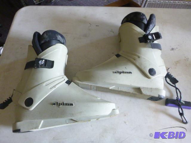 lot 199 image: Pair of Alpina&nbspSki Boots Size 12 12...
