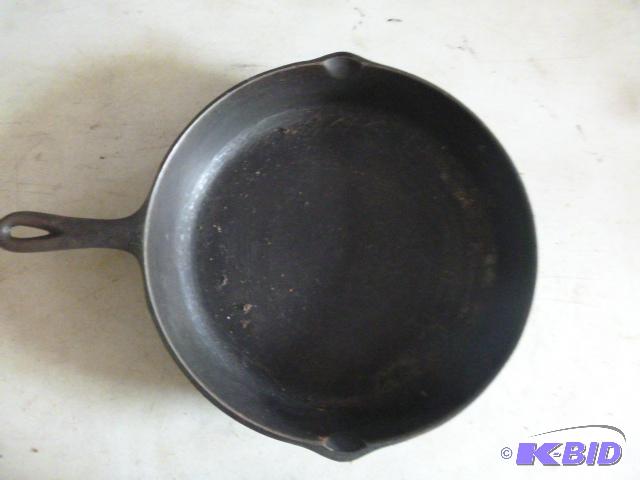 lot 201 image: No. 10 Cast Iron Pan 12 716"...