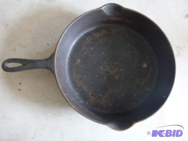 lot 202 image: No. 9 Cast Iron Pan 11 12"...
