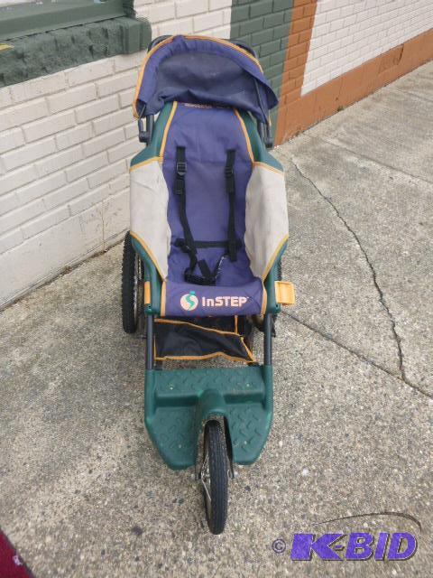 lot 204 image: In-Step Jogging Stroller...