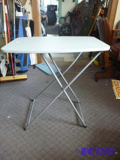 lot 232 image: Small Plastic Folding Table Approximately 28&...