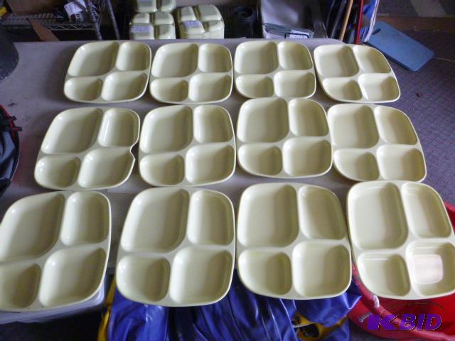 lot 239 image: 12 Food Trays Great for camping....