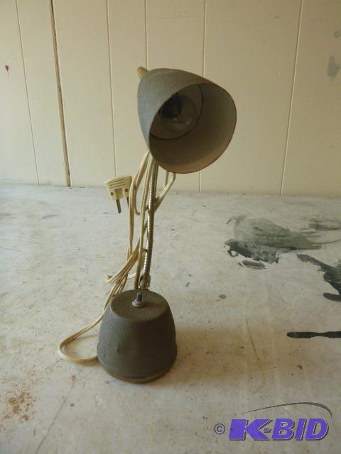 lot 279 image: Vintage Desk Lamp Tested and works....