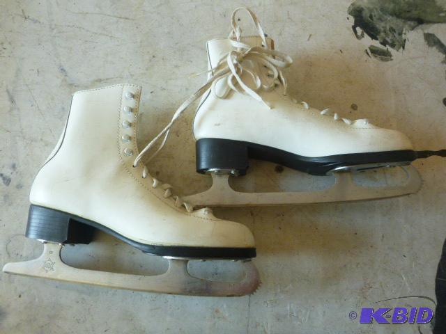 lot 291 image: MK Figure Skates Size 8...
