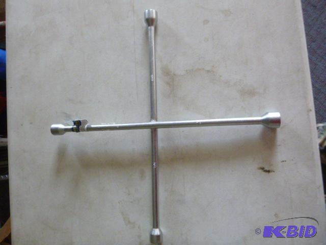 lot 75 image: Power Craft Pro 4-Way 20" Lug Wrench LW2...