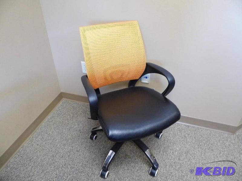 lot 2 image: Office Chair