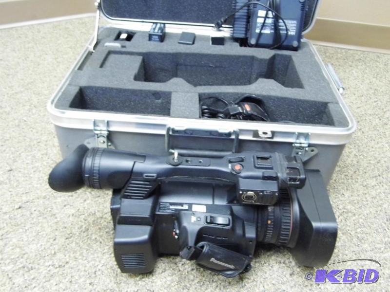 lot 26 image: Camera Kit in Thermodyne Case