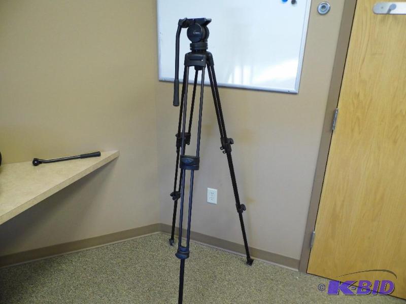 lot 33 image: Libec Tripod LX5