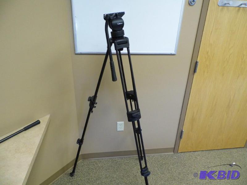 lot 34 image: Libec Tripod LX5