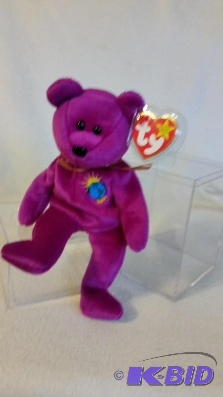 lot 11 image: 1999 Millenium