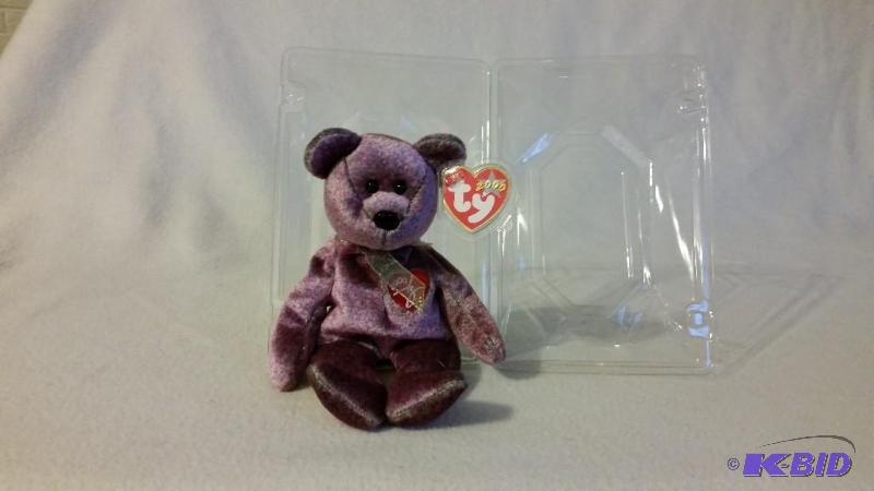 lot 15 image: 2000 TY Signature Bear
