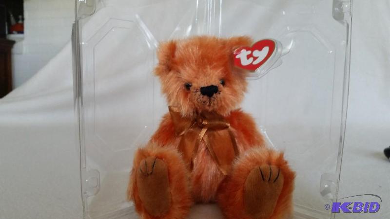 lot 21 image: 1993 Clay Bear