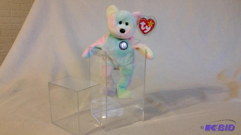 lot 4 image: 1999 Birthday B.B. Bear