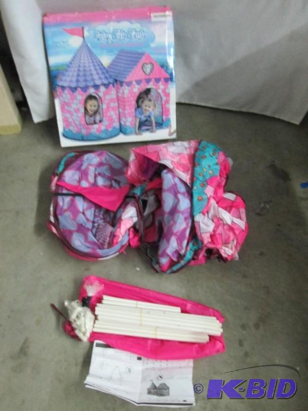 lot 43 image: Fairy Tale Castle Play Tent