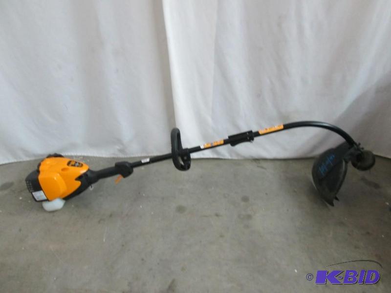 lot 5 image: Poulan Pro 17 Dual Line Trimmer