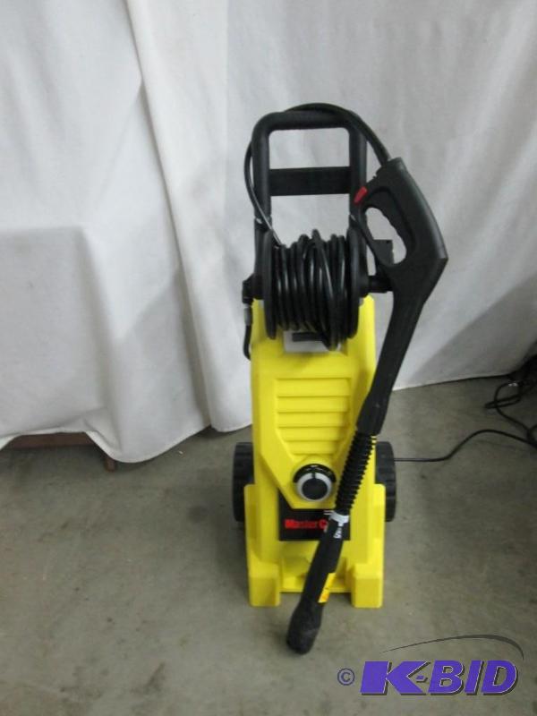 lot 8 image: Master Craft 2,000 psi Electric Pressure Washer