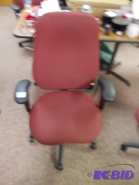lot 3 image: Burgundy Executive Chair...