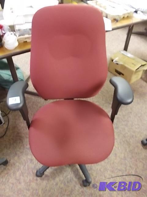 lot 4 image: Burgundy Executive Chair...