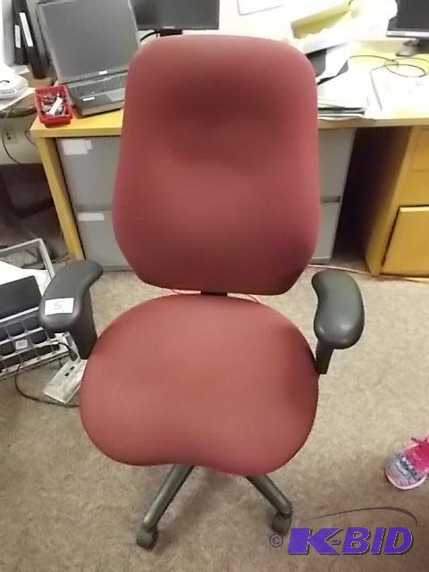 lot 5 image: Burgundy Executive Chair...