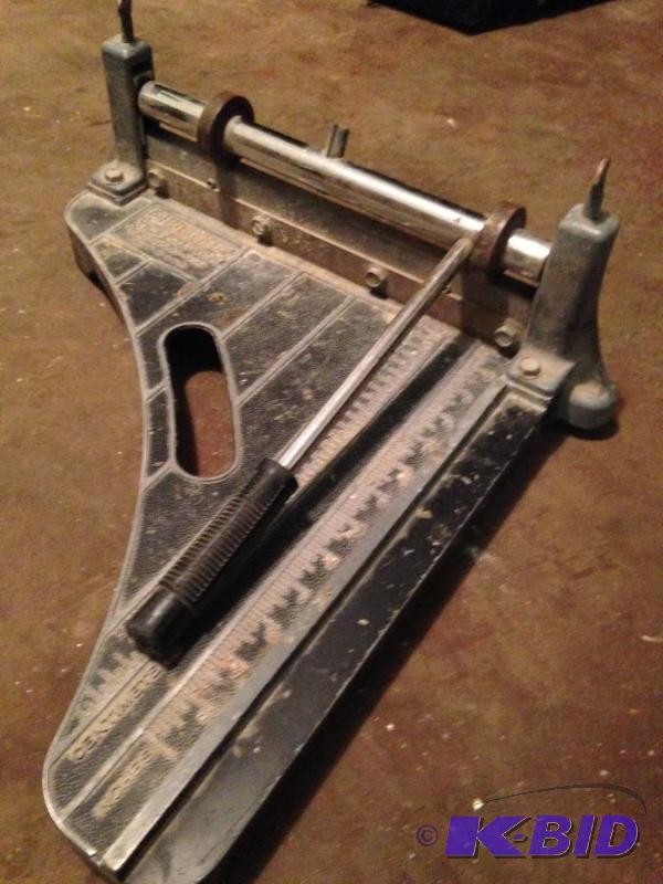 lot 16 image: 12" VCT Tile Cutter...