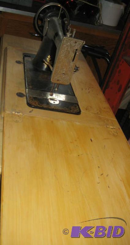 Vintage Singer Sewing Machine with table
