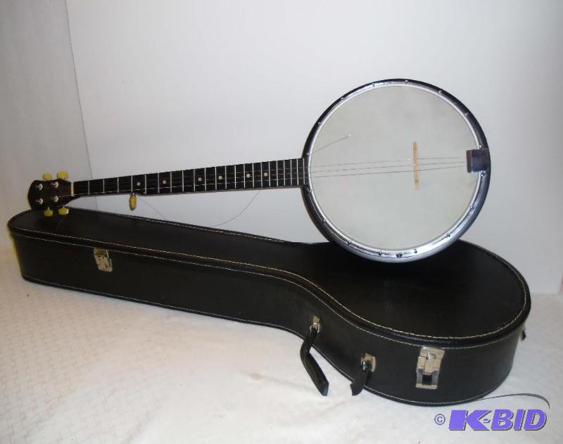 lot 20003 image: Vintage King 5 string Mahogany Banjo in Case
